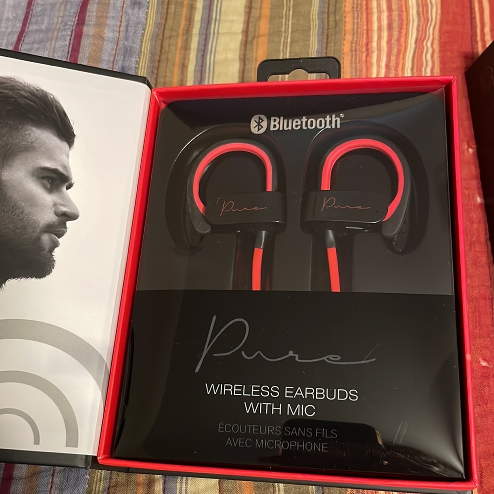 Bluetooth earbuds - Picture 2 of 4